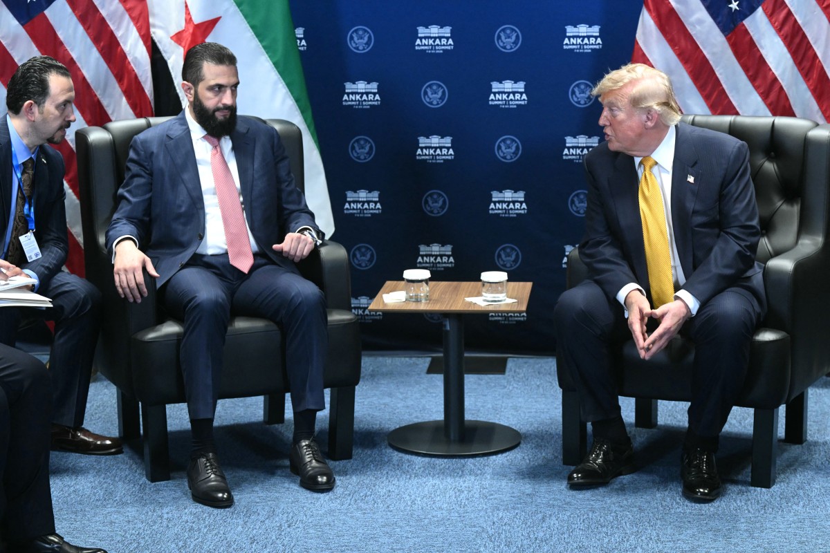 کۆنگرەی ڕۆژنامەوانی دۆناڵد ترەمپ، سەرۆکی ئەمریکا و ئەحمەد شەرع، سەرۆکی سورویا لە بەراوێزی کۆنگرەی لووتکەی ناتۆ لە تورکیا. فۆتۆ: AFP