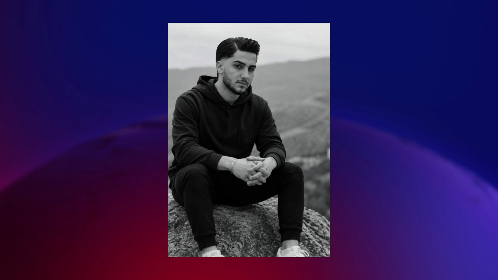 بێکەس حەکیم تەمەن 28 ساڵ، لە یەکێک لە مارکێتەکانى دهۆک کاریدەکرد و بەهۆى گیرخواردنیەوە لە بەرزکەرەوەیەکدا گیانى لەدەستدا