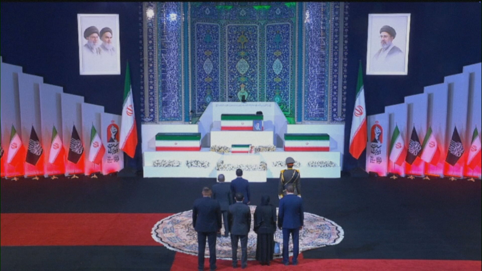 گۆشەیەک لە ڕێوڕەسمی ماڵئاوایکردن لە تەرمی عەلی خامنەیی ڕابەری باڵای پێشووی کۆماری ئیسلامیی ئێران لە تاران