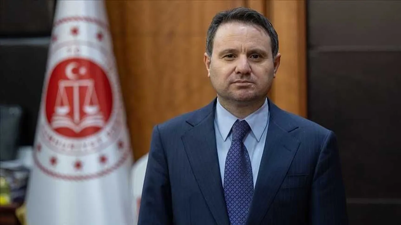 ئاکن گویرلەک، وەزیری دادی تورکیا 