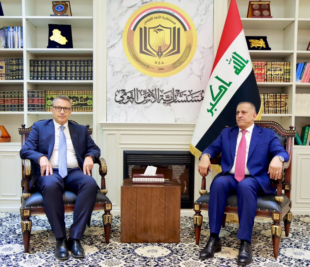 قاسم عەبوودى، ڕاوێژکاری ئاسایشی نیشتمانیی عێراق، لەگەڵ ئەنیل بۆرا ئەنان، باڵیۆزی تورکیا لە عێراق