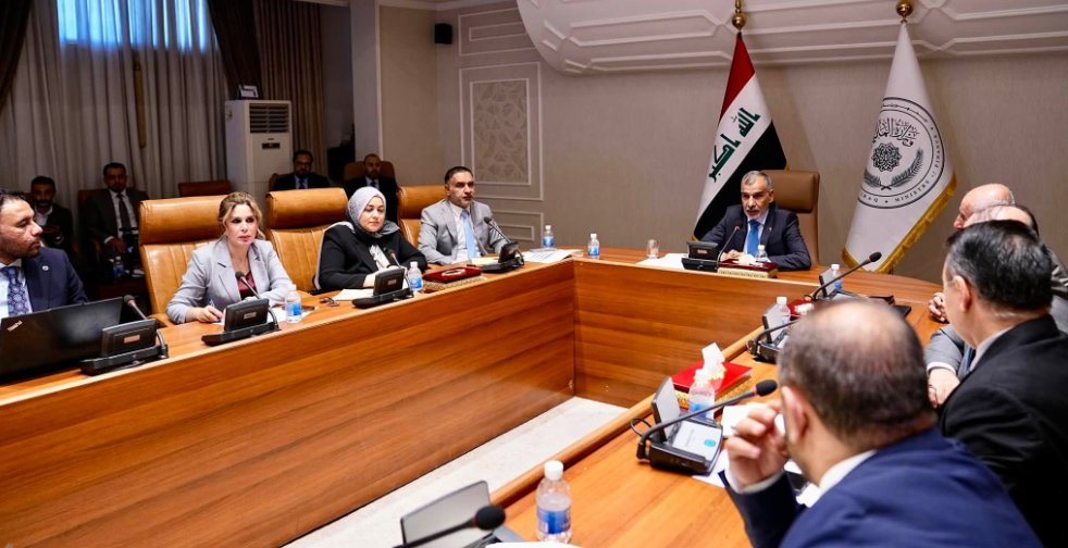 فالح ساری، وەزیرى دارایی عێراق سەرپەرشتیی کۆبوونەوەیەکی فراوانی لیژنەی ئامادەکردنی بودجەی کرد