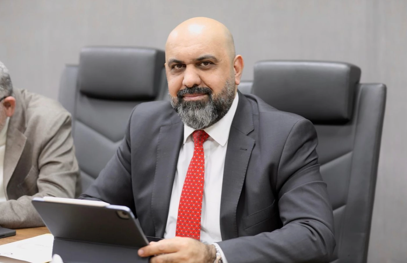 هیشام ڕیکابى بەڕێوەبەرى نووسینگەى نوورى مالیکى سەرۆکى هاوپەیمانیی دەوڵەتى یاسا 