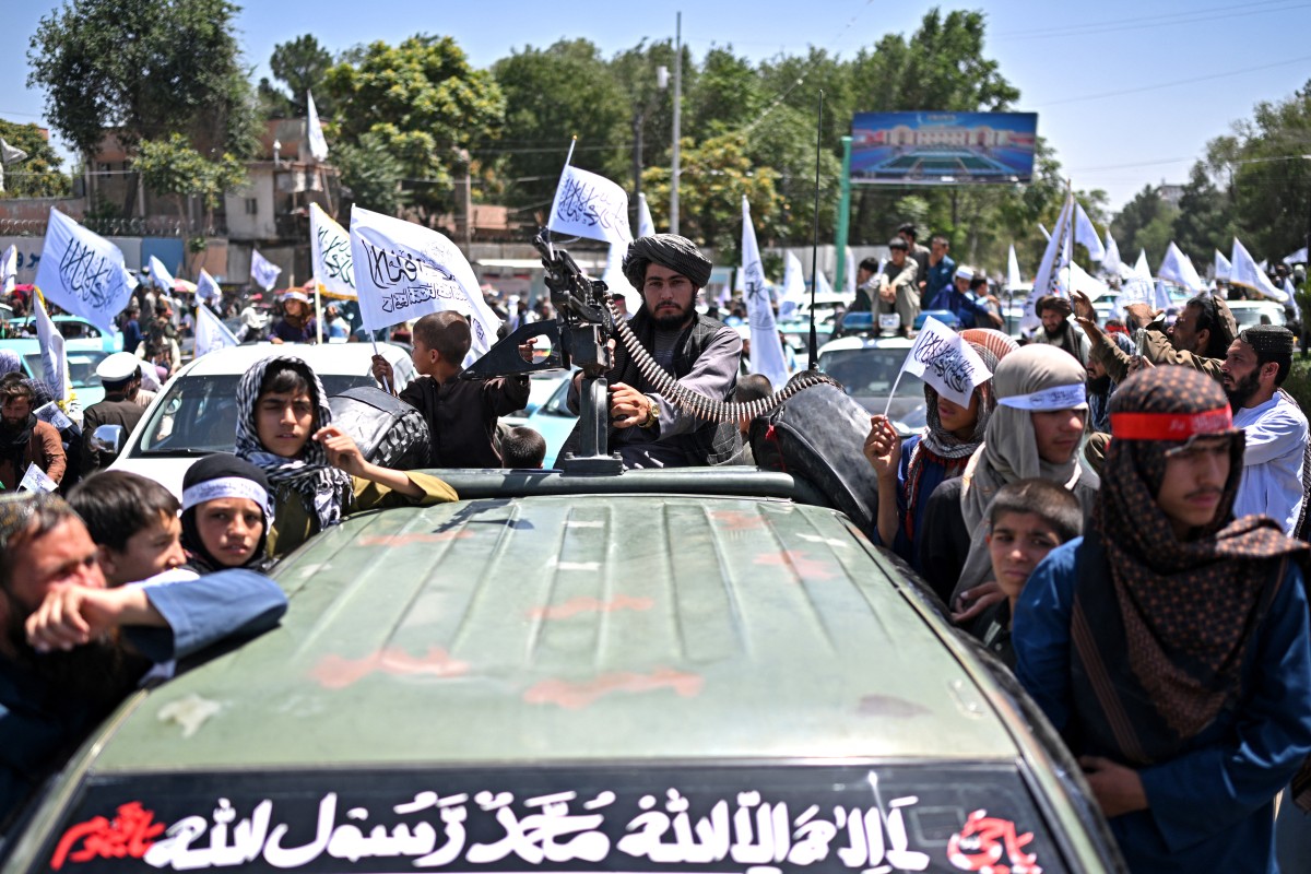 نمایشی هێزە سەربازییەکانی ئەفغانستان بە بۆنەی یادی پێنجەمین ساڵەی گەڕانەوەی بزووتنەوەی تاڵیبان بۆ دەسەڵات. فۆتۆ: AFP