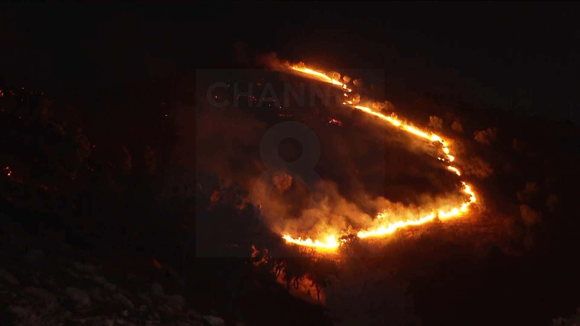 دیمەنێک لە ئاگرەکەی شەوی ڕابردووی شاخی ئەزمڕ