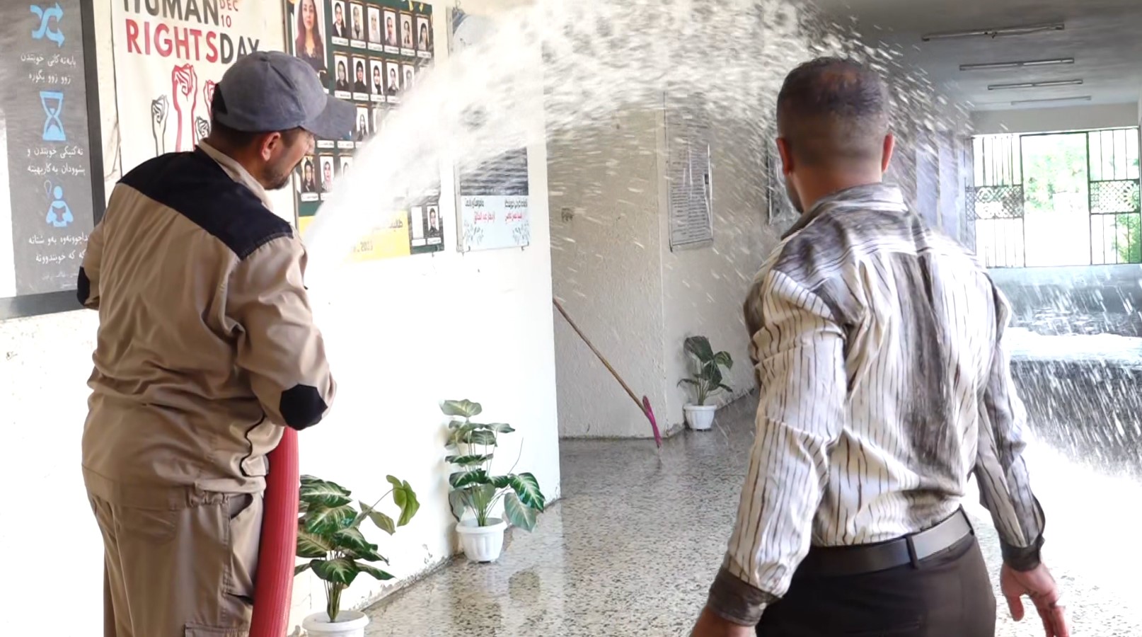 ساتی شۆردن و پاککردنەوەی خوێندنگەیەک بۆ ساڵی نوێی خوێندن لە کەرکووک