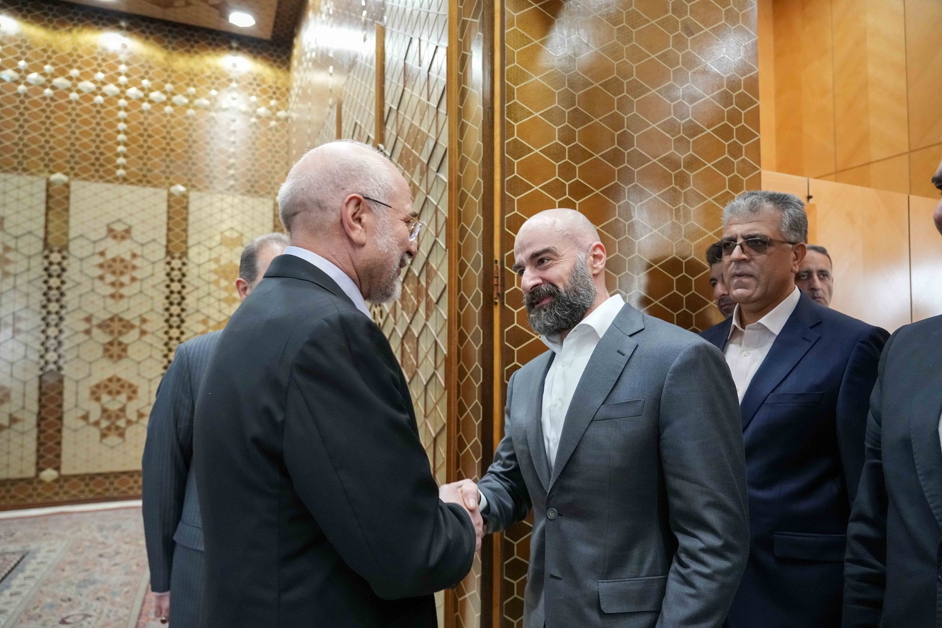 پێشوازی محەممەد باقر قالیباف، لە بافڵ جەلال تاڵەبانی، سەرۆکی یەکێتیی نیشتمانیی کوردستان لە تاران