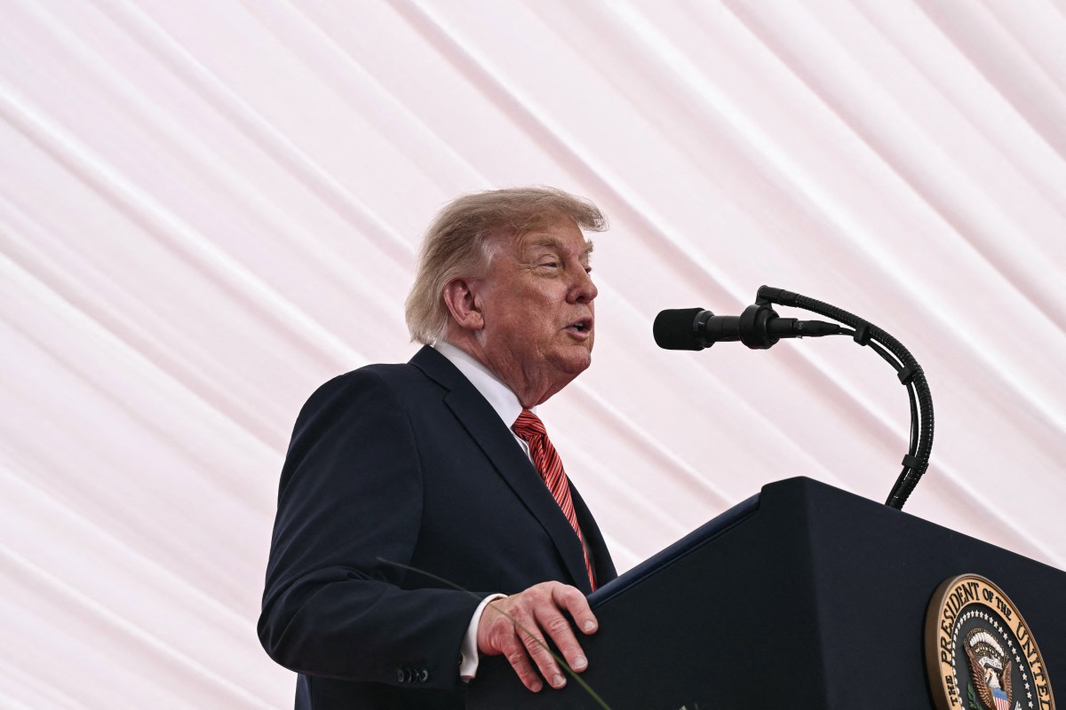 دۆناڵد ترەمپ، سەرۆکی ویلایەتە یەکگرتووەکانی ئەمریکا لە باڵێۆزخانەی ئەمریکا لە ئیرلەندا،فۆتۆ: AFP