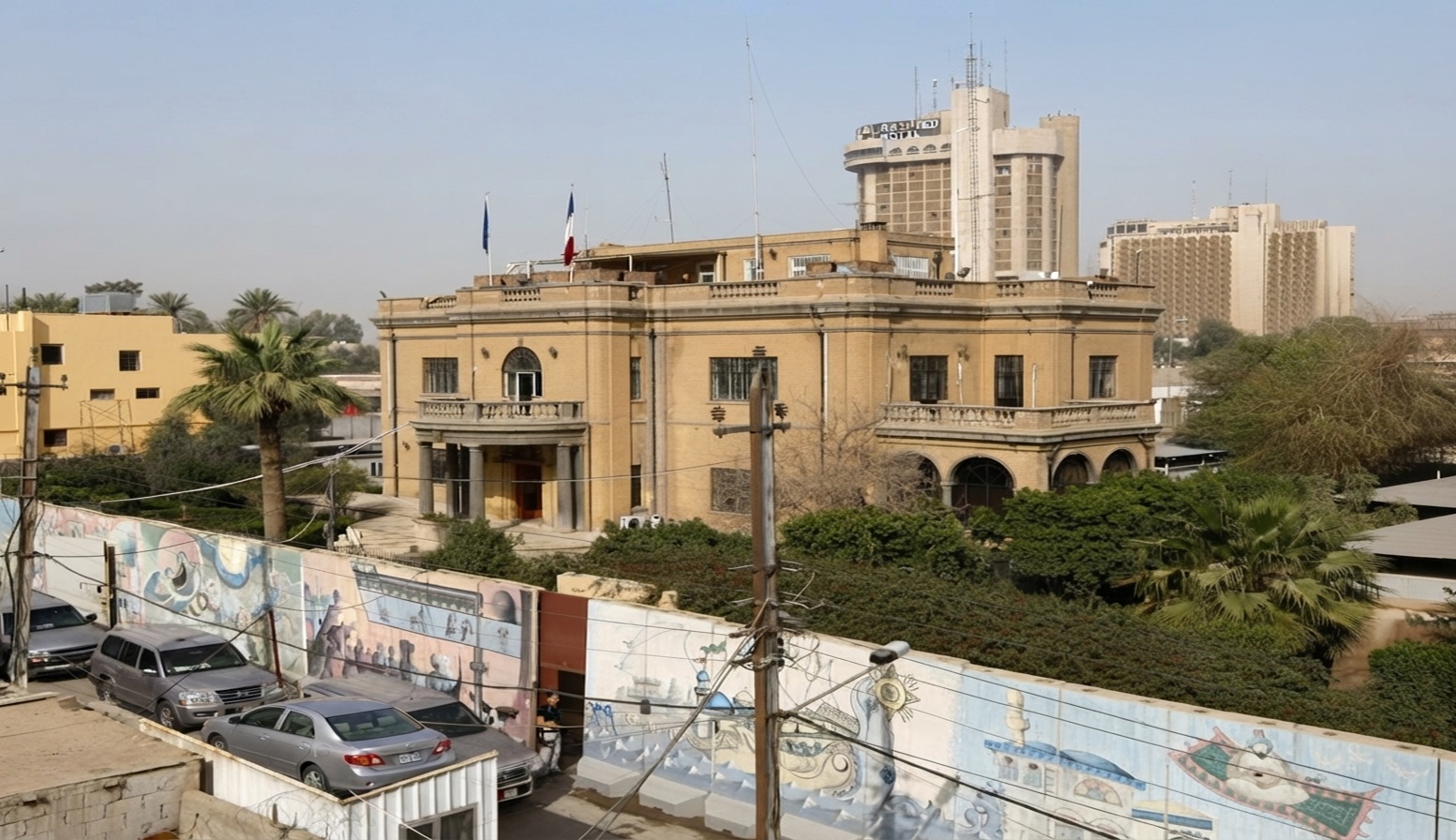 باڵەخانەى باڵیۆزخانەى فەرەنسا لە بەغداد لەناوچەى ئەبونەواس