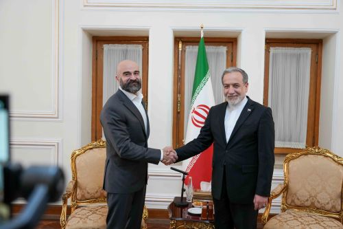 کۆبوونەوەی بافڵ جەلال تاڵەبانی لەگەڵ عەباس عێراقچی