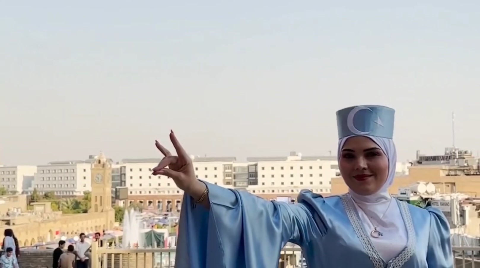بەرزکردنەوەی هێمای گورگە بۆرەکان لەبەردەم قەڵای هەولێر کاردانەوەی لێکەوتووەتەوە