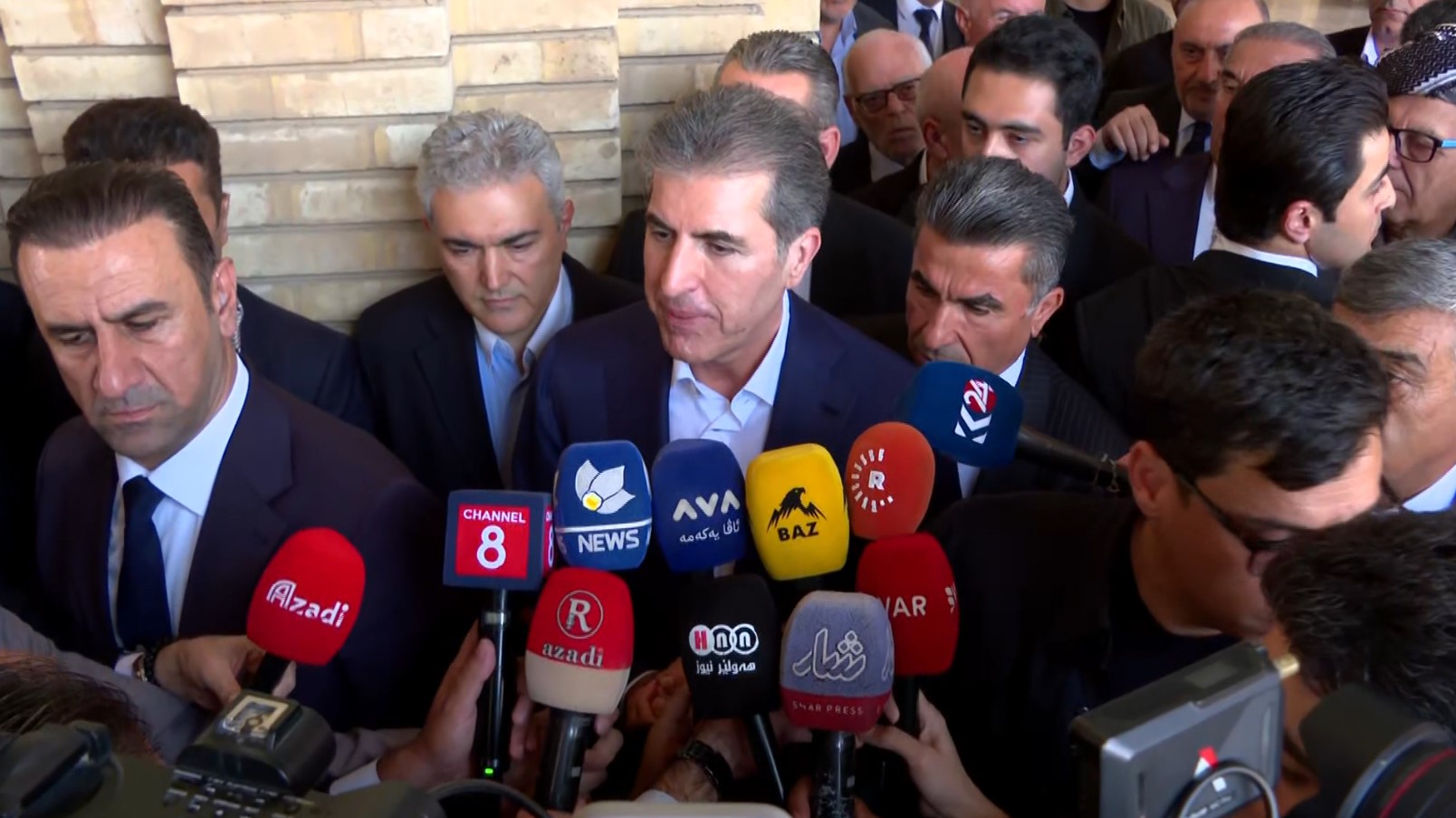نێچیرڤان بارزانی، سەرۆکی هەرێمی کوردستان لە کاتی وەڵامدانەوەی پرسیاری کەناڵ8 دا