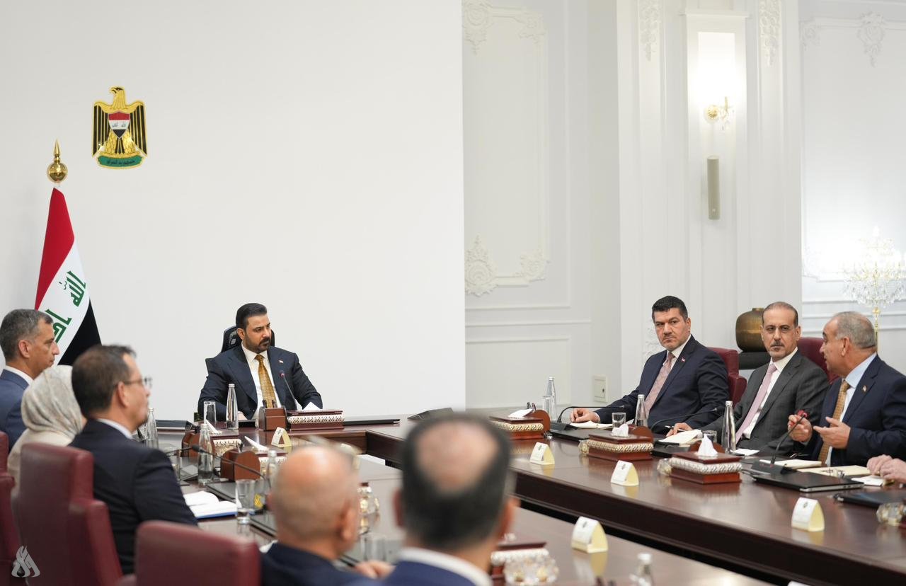 کۆبوونەوەی عەلی زەیدی لەگەڵ سەرۆکی دەستەی وەبەرهێنانی پارێزگاکان. فۆتۆ: واع