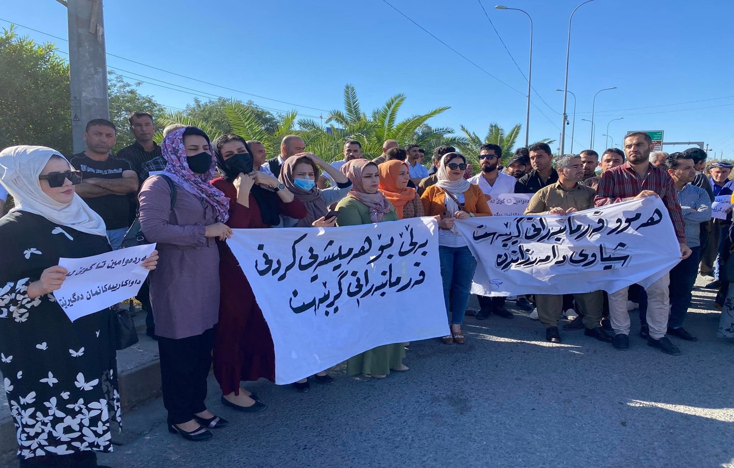 خۆپیشاندانى فەرمانبەران و مامۆستایانى گرێبەست 
وێنە: ئەرشیف