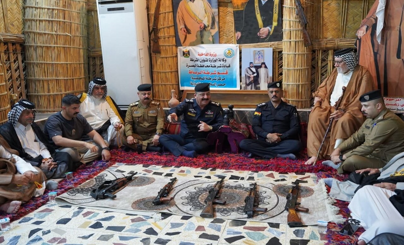 کۆکردنەوەى چەک لەلایەن وەزارەتى ناوخۆى عێراق و لیژنە ئەمنییەکان لە یەکێک لە ناوچەکانى هۆزە عەرەبە دەشتەکییەکانى باشوورى عێراق
