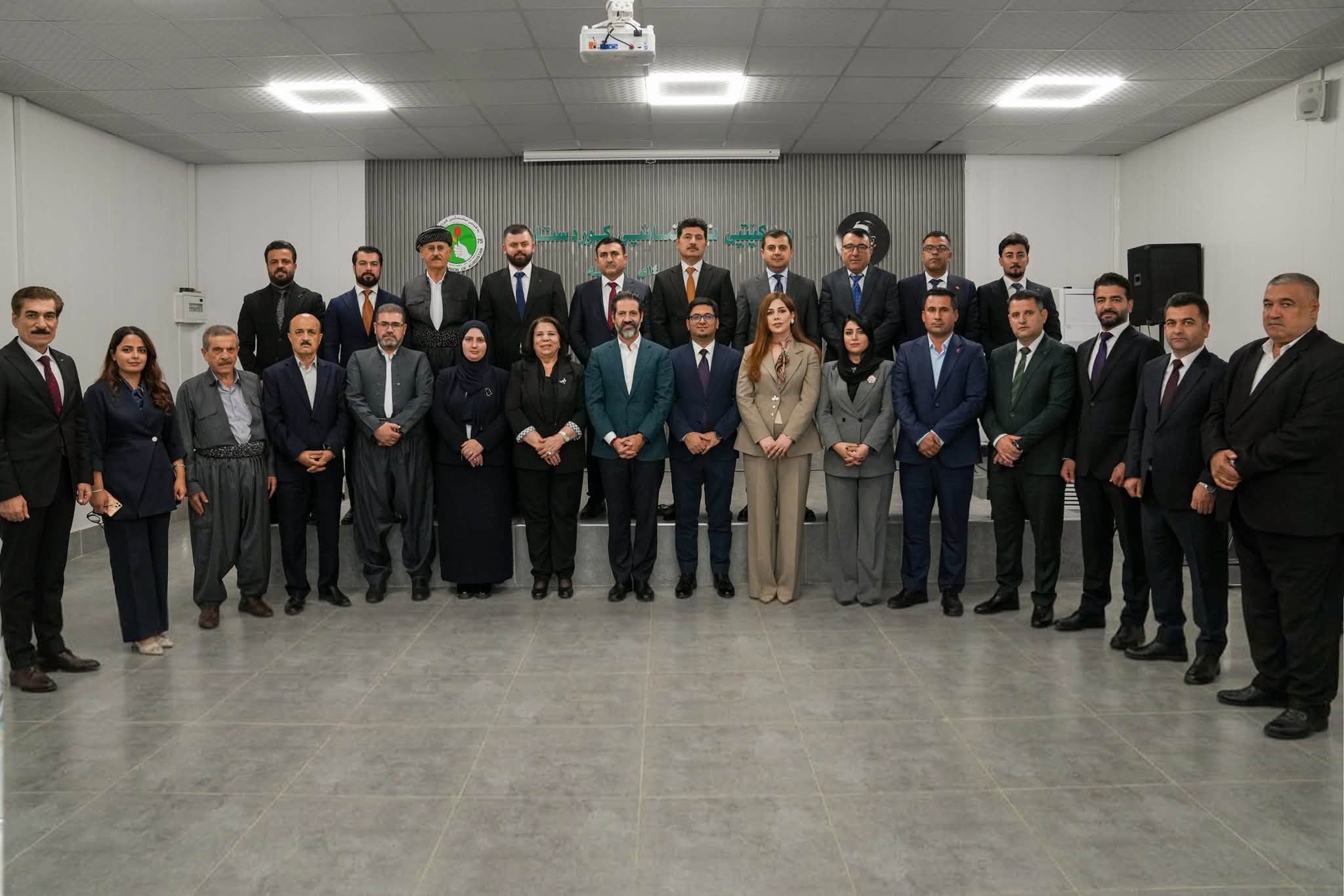 قوباد تاڵەبانی، لێپرسراوی مەکتەبی سکرتارییەتی سەرۆک مام جەلال لەگەڵ کوردە عومەر، لێپرسراوی مەڵبەند و ئەندامانی ئەنجوومەنی مەڵبەندی ١٤ـى رێکخستنی کۆیەی یەکێتیی نیشتمانیی کوردستان کۆبووەوە.