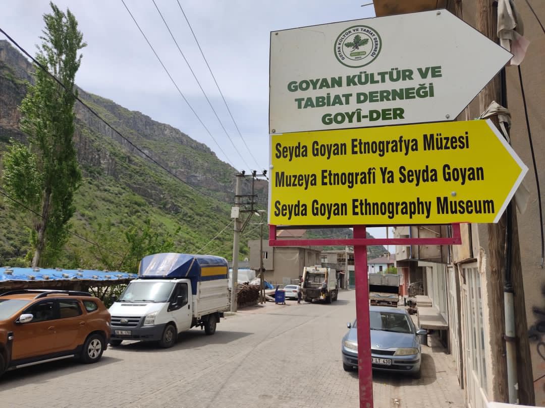 Tabloya Muzexaneyê. Wêne: Seyda Goyan ji bo Kanal8ê.