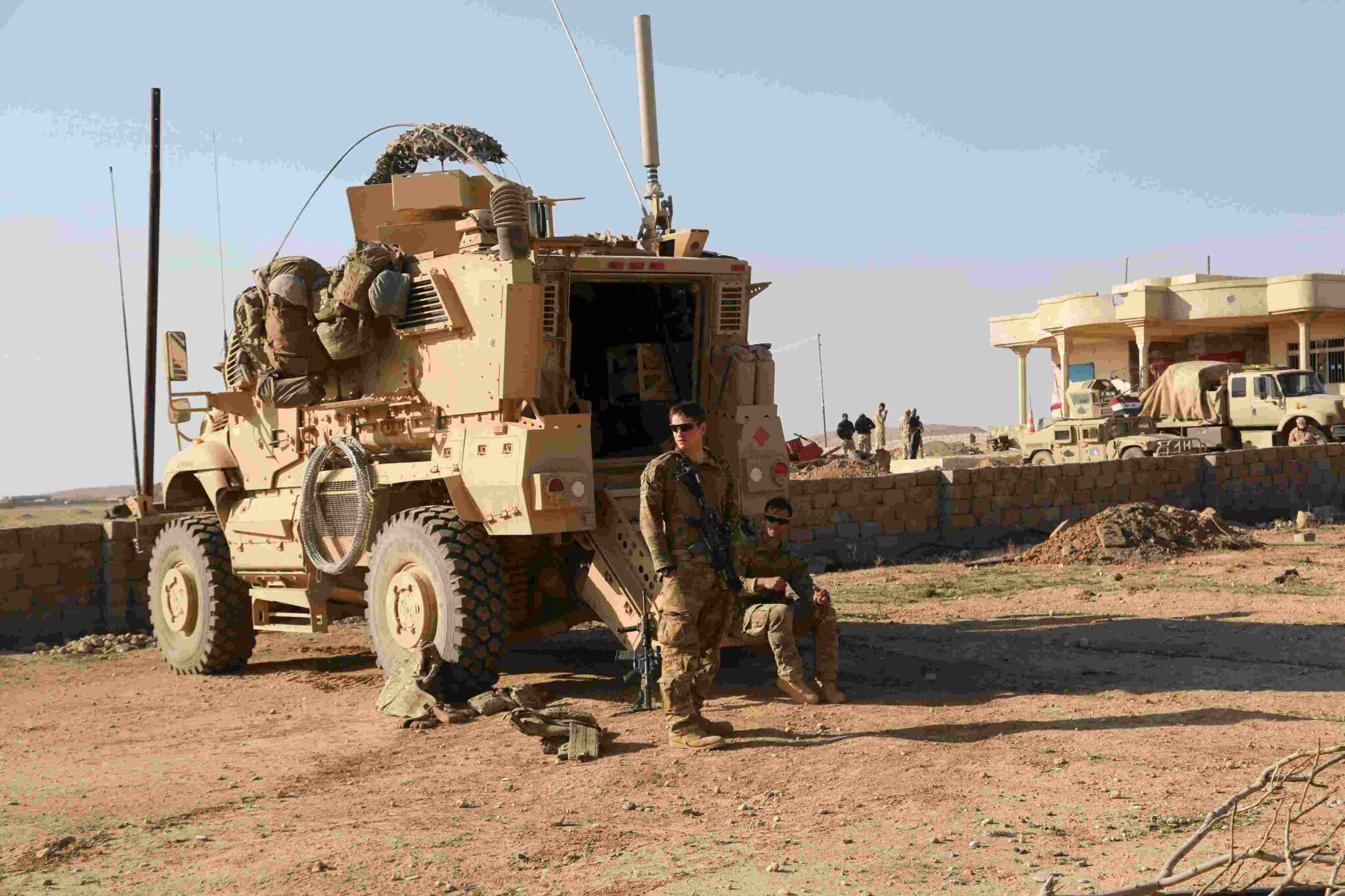 Du leşkerên Artêşa Amerîkayê li başûrê Iraqê. Wêne: AP