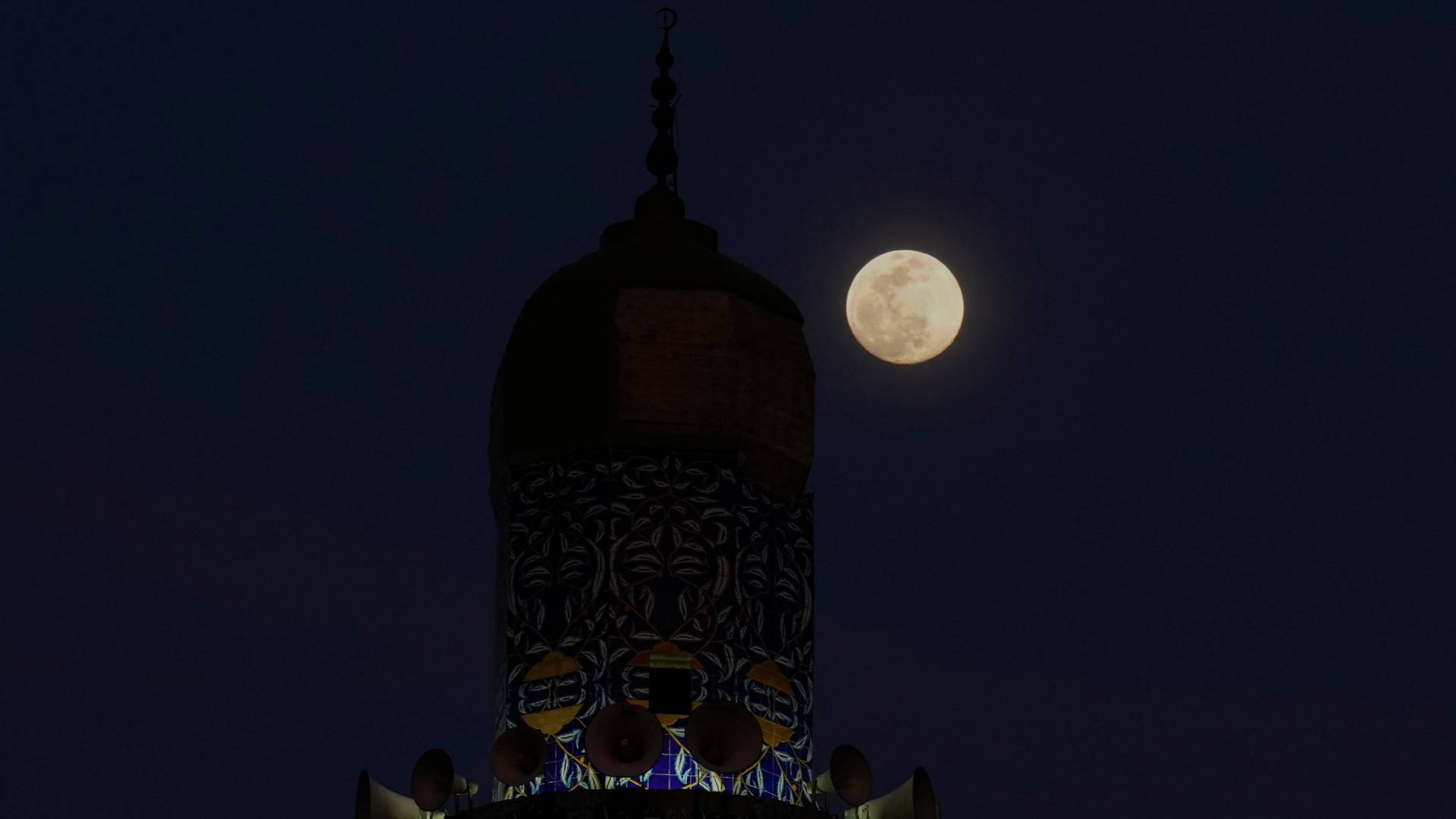 مسجدی در بغداد. منبع عکس: AP