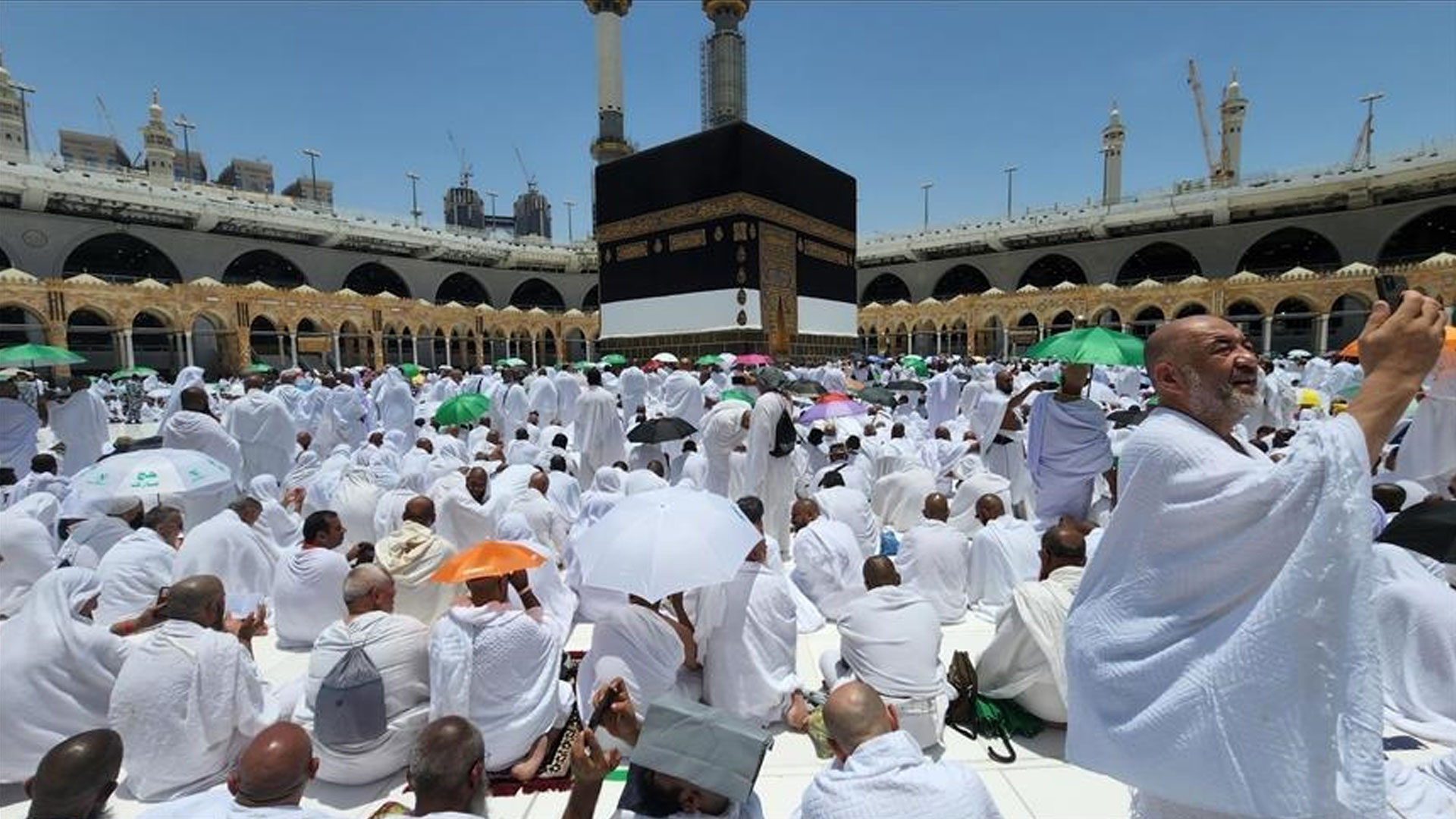 مسلمانان در حال انجام دادن فریضە حج. منبع عکس: AA