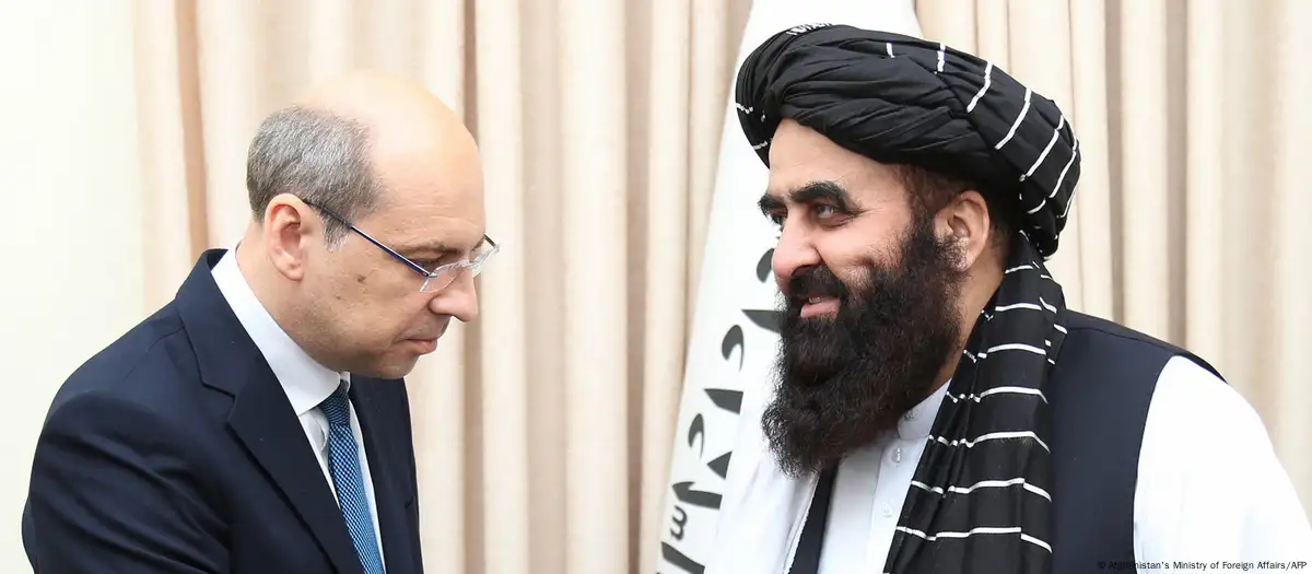امیرخان متقی، وزیر امور خارجه افغانستان، با دیمیتری ژرنوف، سفیر روسیه در افغانستان، در کابل دیدار کرد. عکس: AFP