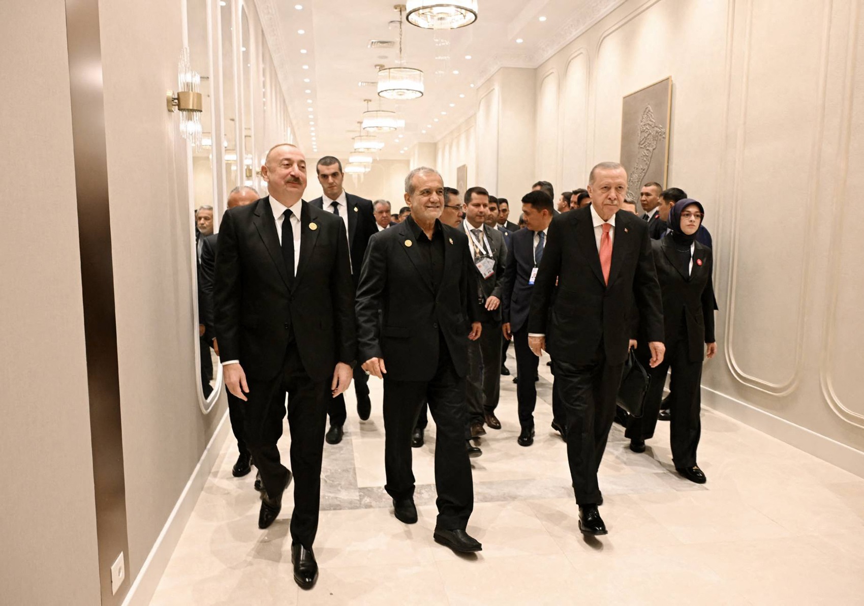 اردوغان و پزشکیان در هفدهمین اجلاس سازمان همکاری اقتصادی (اکو) در استانبول شرکت میکنند. عکس: AFP