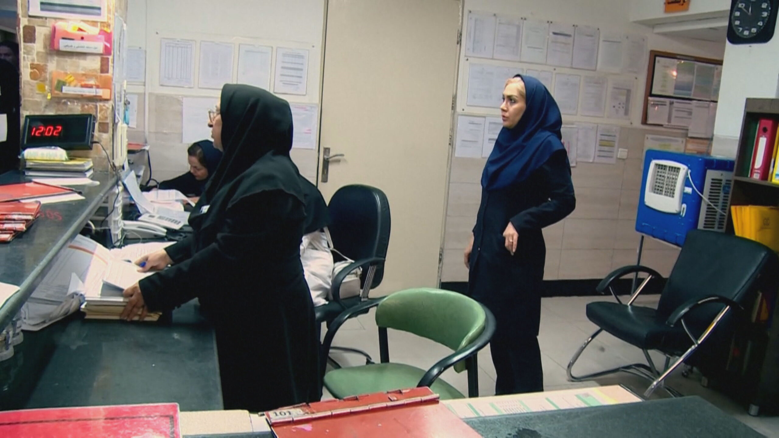 چندین پرستار ایرانی در محل کار