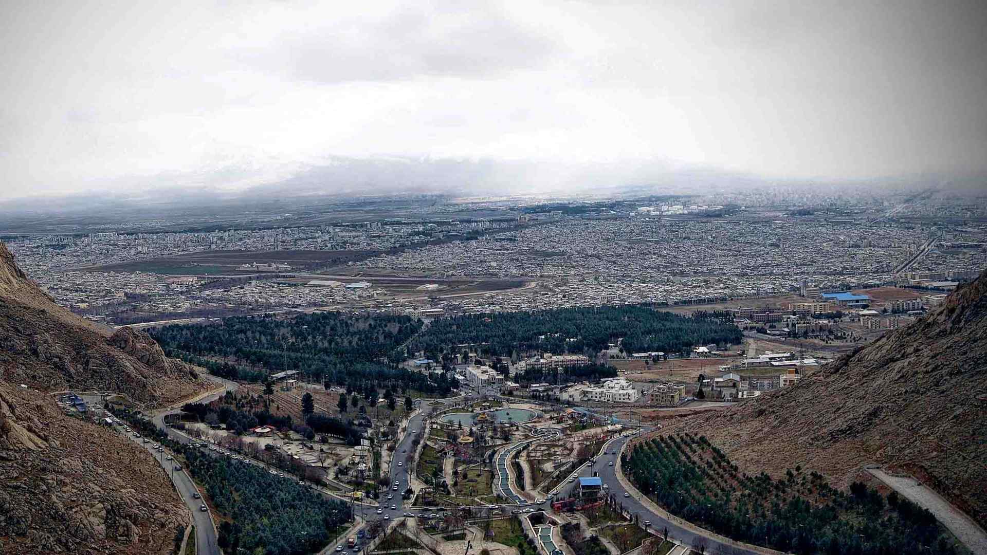 ابر و مه در آسمان شهر کرمانشاه، شرق کردستان. عکس: AP