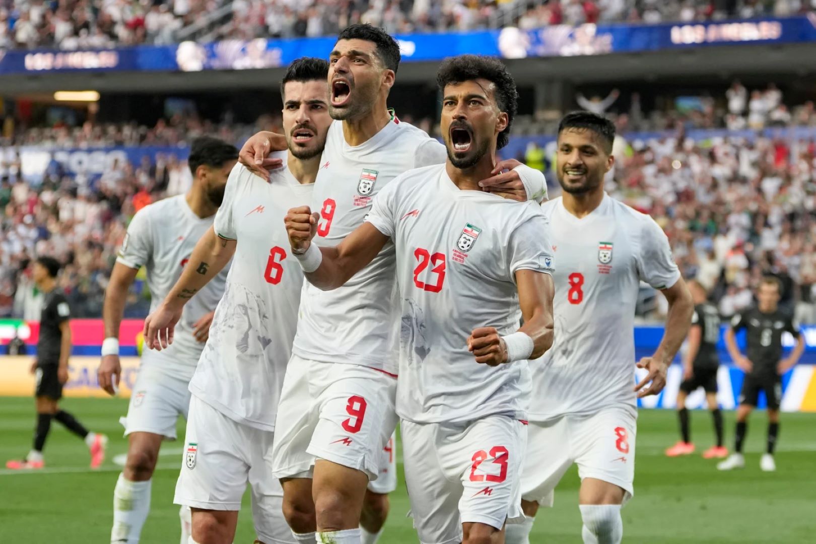 شادی بازیکنان ایران پس از گل بە نیوزلند. عکس: AP