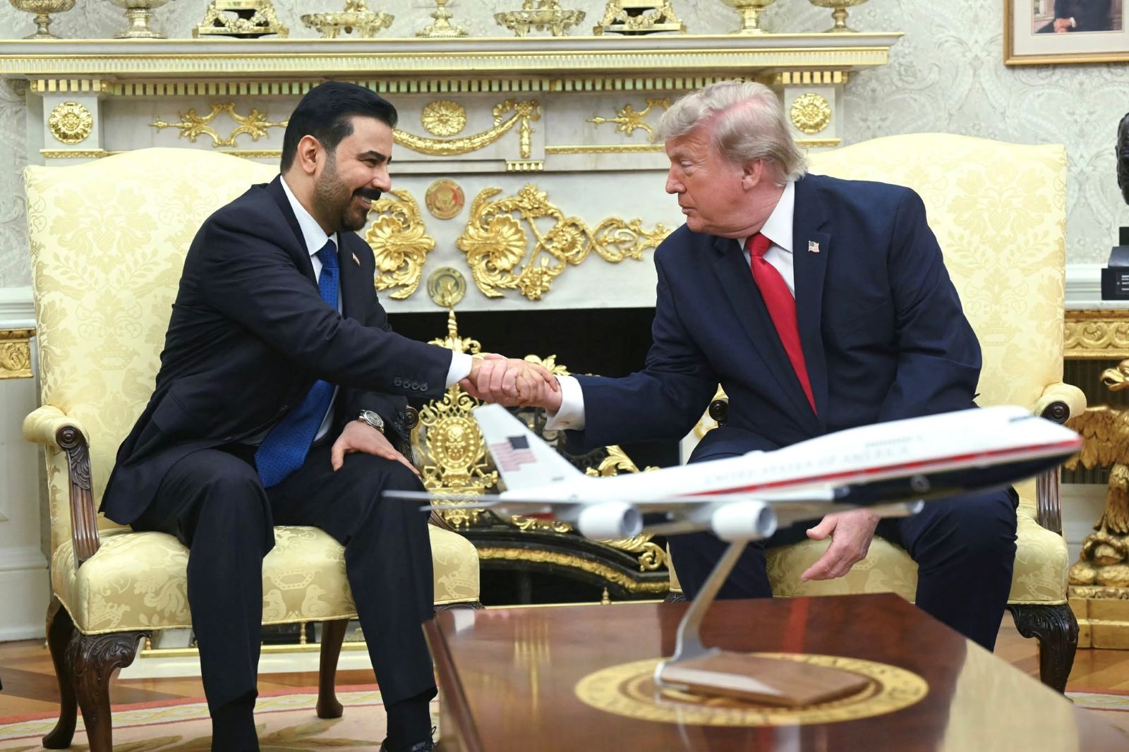 دونالد ترامپ، رئیس جمهور آمریکا، و علی الزیدی، نخست وزیر عراق، در کاخ سفید کنفرانس مطبوعاتی برگزار کردند. عکس: AFP