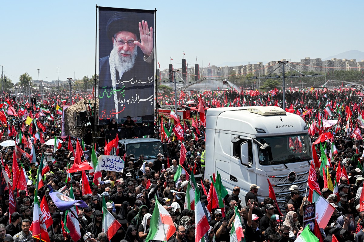 به‌دلیل انتقال پیکر آیت‌الله علی خامنه‌ای، در ۱۰ استان عراق تعطیلی رسمی اعلام شده است. عکس: AFP