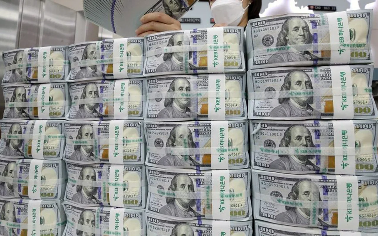 مقدار مشخصی از دلار آمریکا